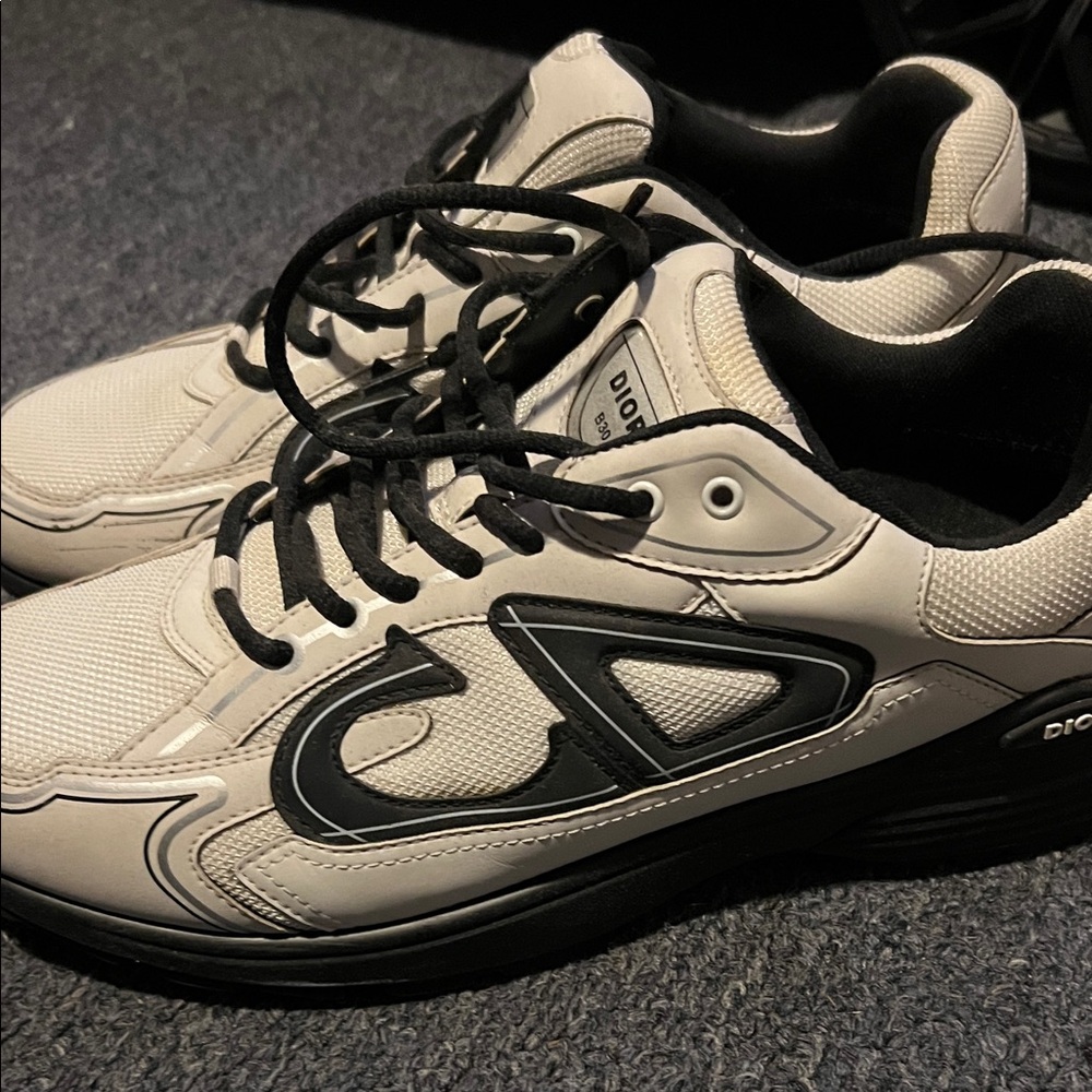 Dior Men's White and Black Runner Sneakers - Picture 4 of 6